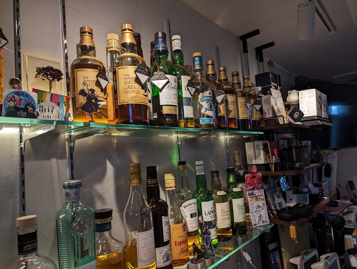 barsnack_hiunit's tweet photo. 営業も残りあと水木金土の4日間です！ほんとにこれで閉店なので、是非お気軽にご来店ください！お会いできたらうれしいです！
東心斎橋2-4-6ブルースカイビル3階
BAR/SNACK Hi-Unit（ハイユニット）
https://t.co/7gdWMKpWrR https://t.co/richLMdElx