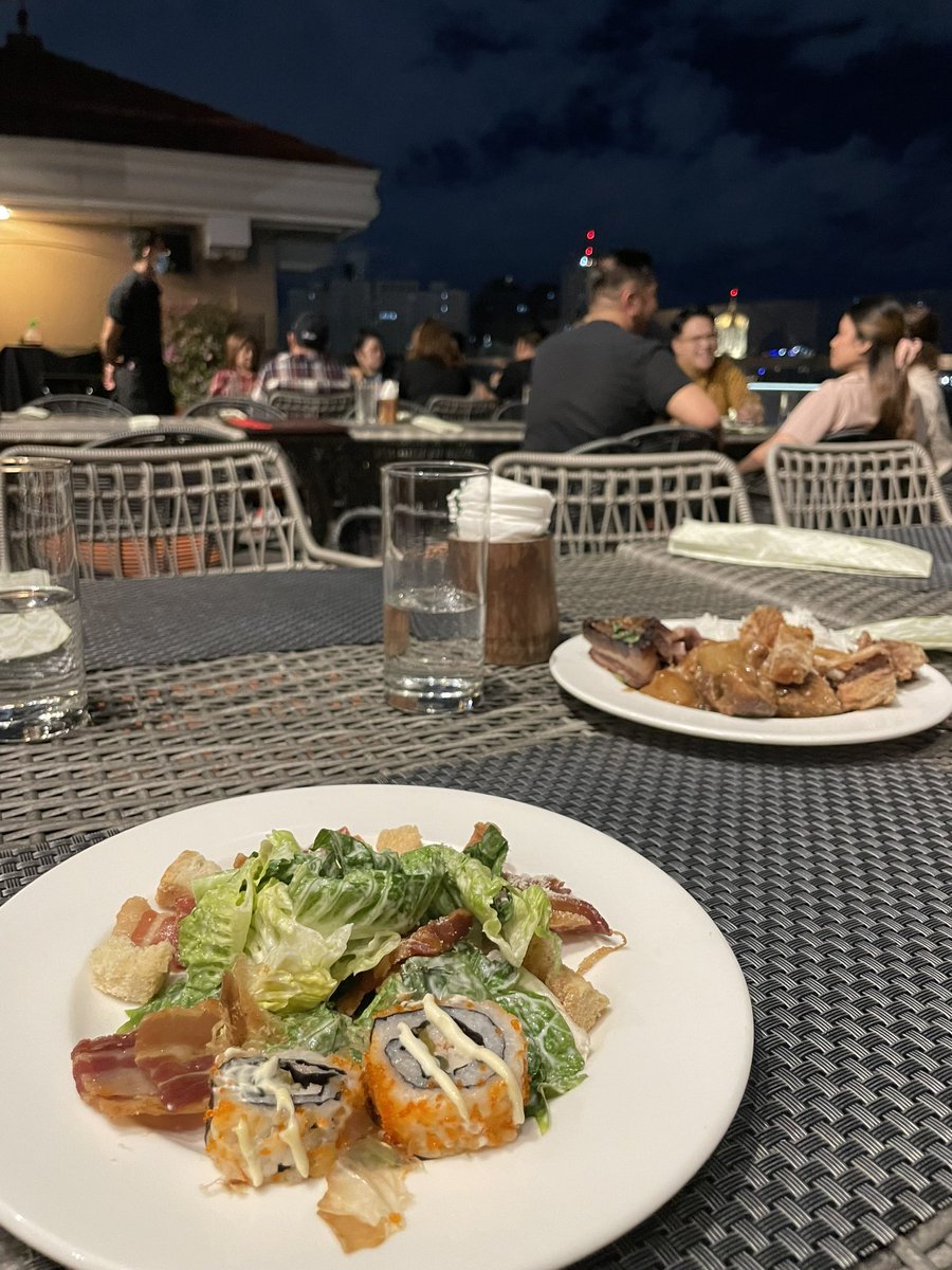 ItsmeDayet's tweet photo. POV: Your christmas dinner date. https://t.co/2HaRnxc2TM