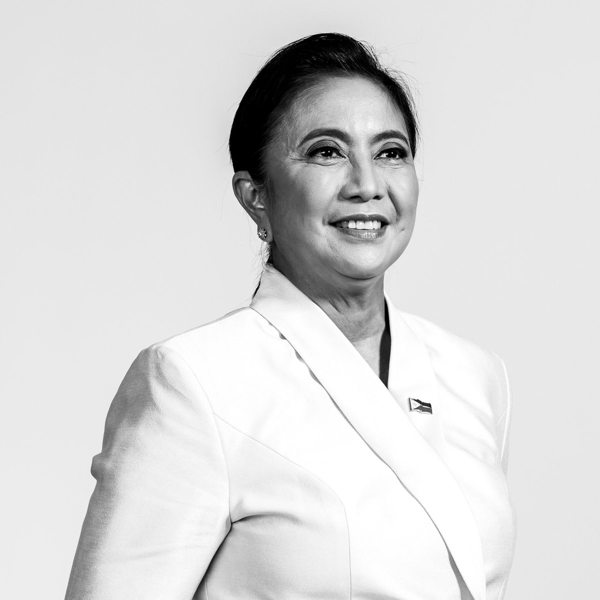 phtvandfilmupd's tweet photo. Leni Robredo urges audiences to see Pepe Diokno’s ‘GOMBURZA’

“Sad that GOMBURZA is not showing in any of the cinemas in Naga. Sana magkaroon. But will be watching this screening on Dec. 30 at the Ayala Malls Cinema Manila Bay. Already bought tickets. Come join us!!” https://t.co/yght6Eubup