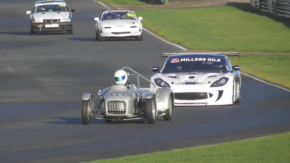 Pescara_TV's tweet image. Variety in all forms from the 2023 edition of the Plum Pudding races at Mallory Park

No wonder there was reports of queues to get in! 

Not something you hear happening too often for club Motorsport events these days

@750MotorClub 

#plumpuddingraces #malloryprk #750mc #emra