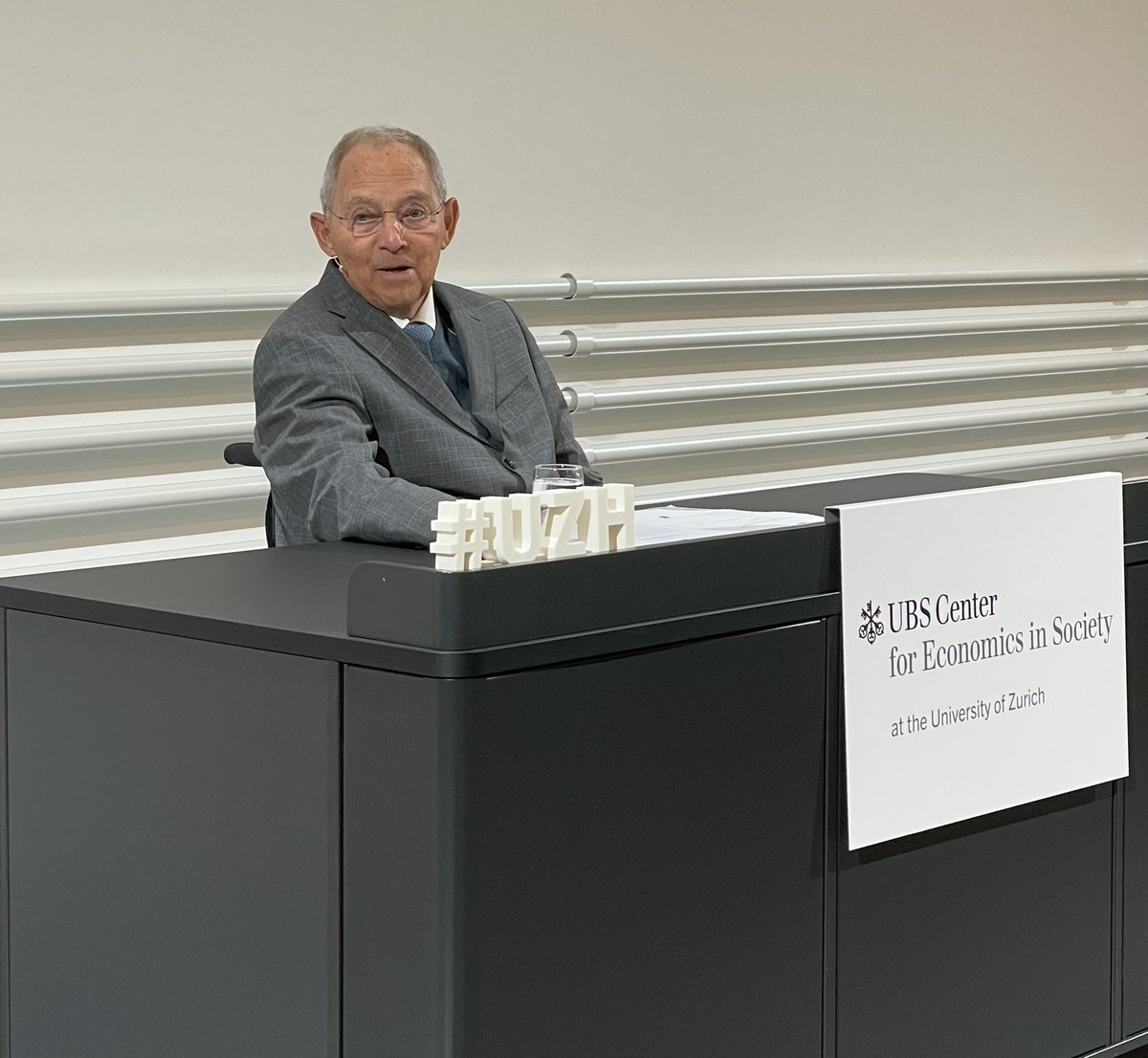 Michael Schaepman (@m_schaepman) on Twitter photo Wolfgang Schäuble hat noch am 24.10.2023 an der <a href="/UZH_en/">University of Zurich</a> in seiner unübertroffenen scharfsinnigen und weltbürgerlichen Art gesprochen. Wir beklagen den Verlust eines Ausnahmepolitikers und sprechen Familie und Freunden von Herzen unser Beileid aus! Wolfgang Schäuble hat noch am 24.10.2023 an der <a href="/UZH_en/">University of Zurich</a> in seiner unübertroffenen scharfsinnigen und weltbürgerlichen Art gesprochen. Wir beklagen den Verlust eines Ausnahmepolitikers und sprechen Familie und Freunden von Herzen unser Beileid aus!