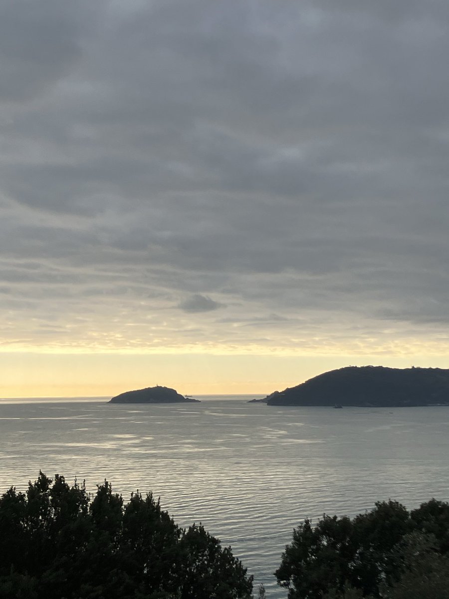 and now the other side is grey, the sea is nearly always luminous- next foto