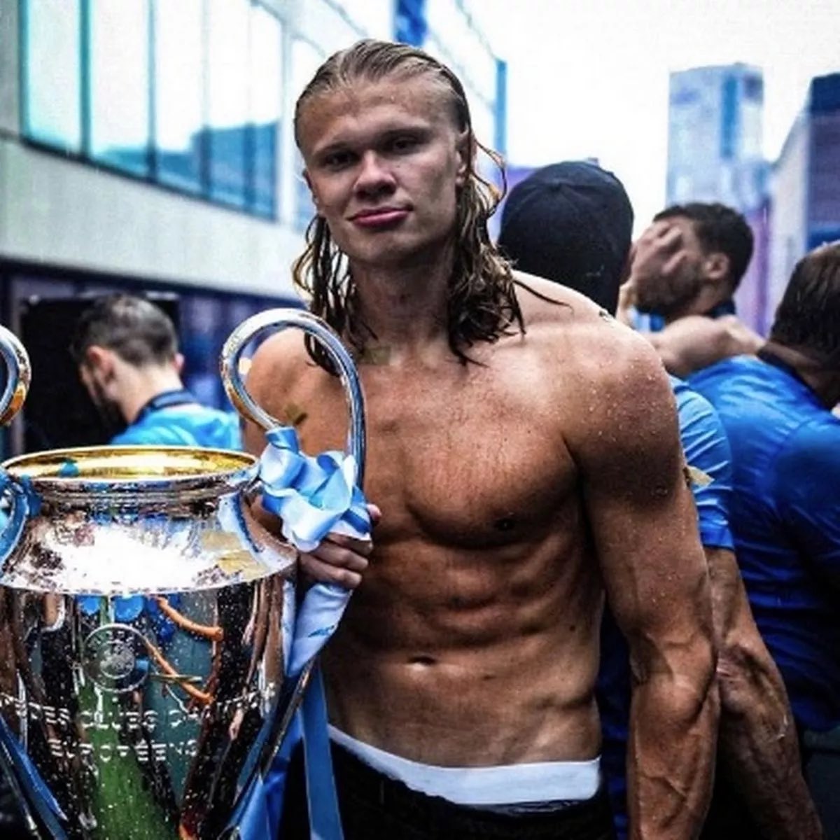 FitFamousMales's tweet photo. Congratulations Erling Haaland who is our Sports Star of the Year. #FFMawards https://t.co/NXuJAxSDzS