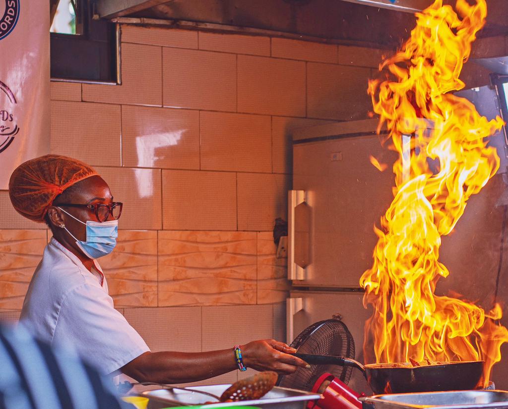 solomonking's tweet photo. This is a fire pic.

Credit: @baronedgar 

#MamaDsWorldRecord https://t.co/oT4zOybri6