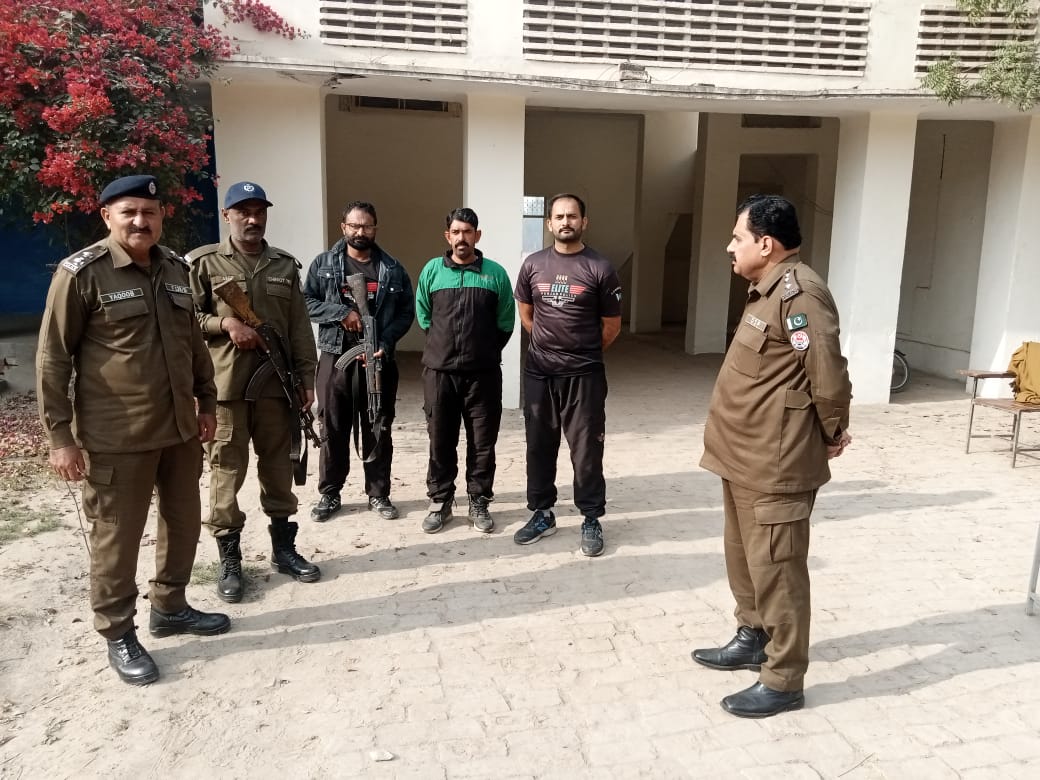 DspSdpocitycht's tweet photo. جناب ڈی ایس پی سٹی سرکل سجاد حسین صاحب کی الیکشن کے تربیتی کیمپ کی چیکنگ اور متعینہ عملہ کو بریفننگ ۔ https://t.co/Gz0TiV3JVc