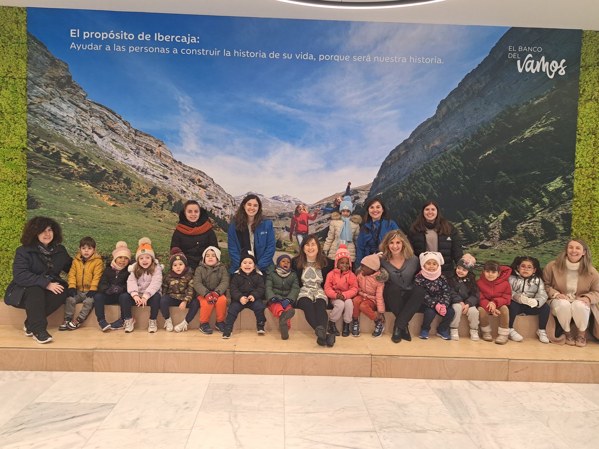 ⛪ 👼 El Belén de Ibercaja ha recibido estos días dos visitas muy especiales:

👉 Fundación La Caridad <a href="/FLaCaridadZgZ/">Fundación La Caridad</a>
👉 Patronato Nuestra Señora de los Dolores <a href="/patronato_nsd/">Patronato NSD</a> 

¡Ha sido un placer! #NavidadIbercaja 🎁💖