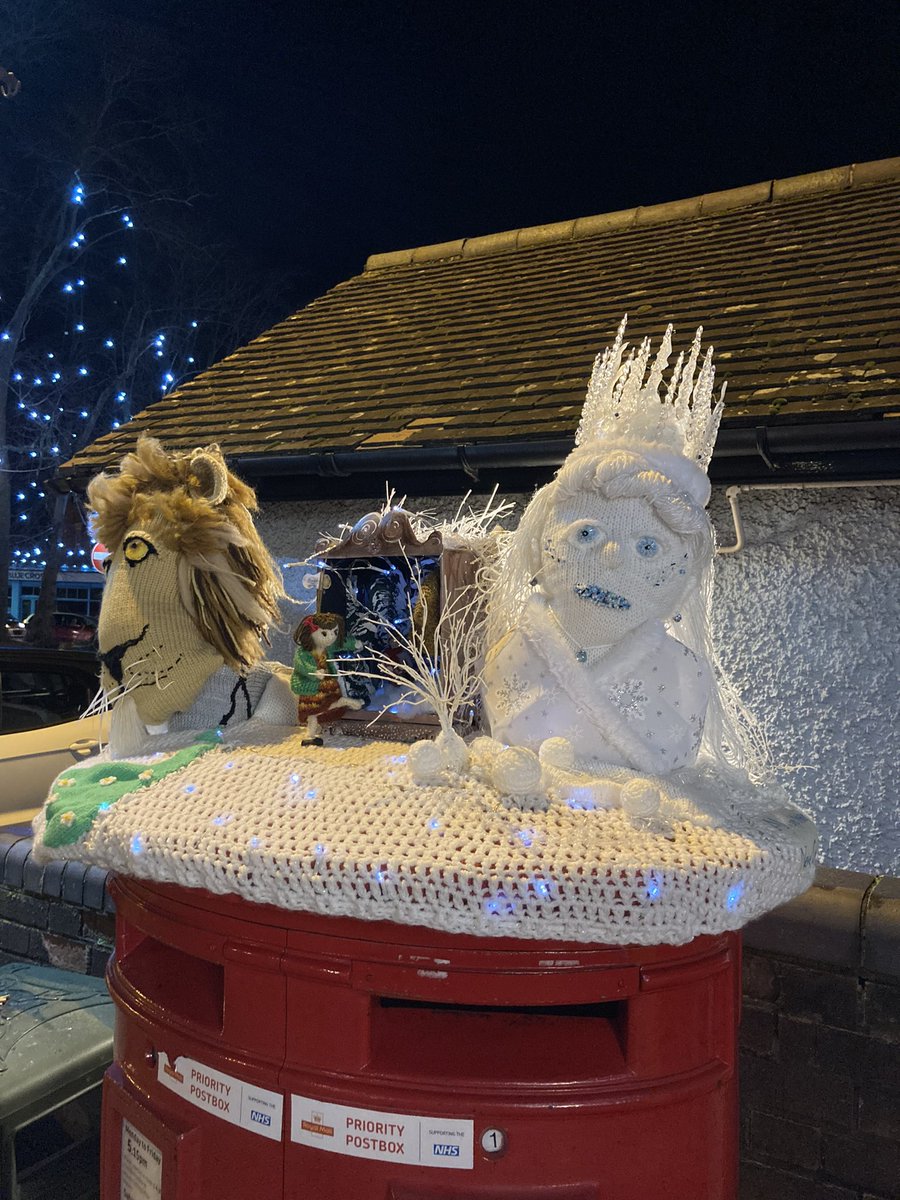 @highamnews @Sathnam The Lion, The Witch & The Wardrobe, Barnard’s Green Post Office, Malvern:
#HappyChristmas
