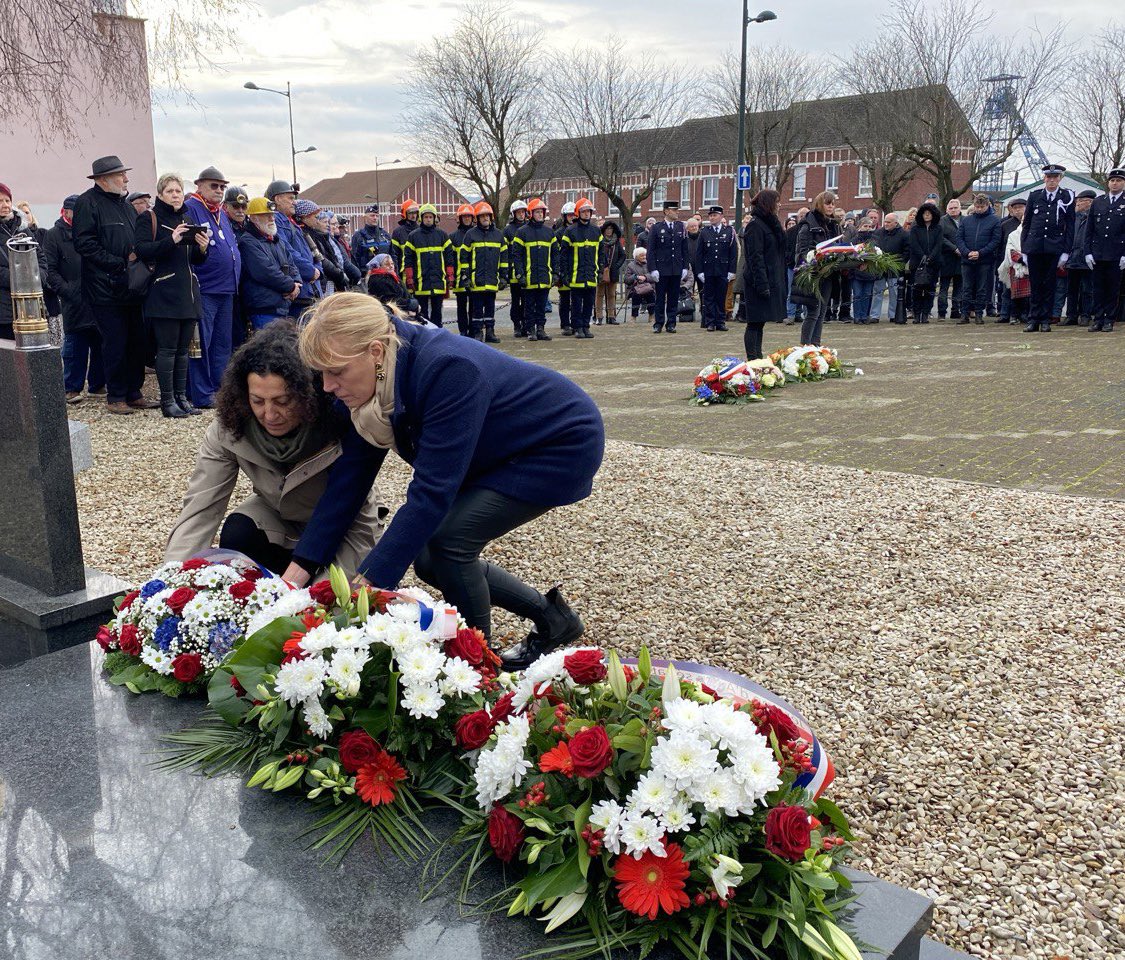 hautsdefrance's tweet photo. Aujourd’hui, la Région #hautsdefrance rend officiellement hommage aux 42 mineurs qui ont brutalement perdu la vie lors du coup de grisou qui a eu lieu le 27 décembre 1974.

✔️ Ne jamais oublier, se souvenir, c’est le sens de la politique mémorielle portée par votre Région. https://t.co/GzCPBMyNzz