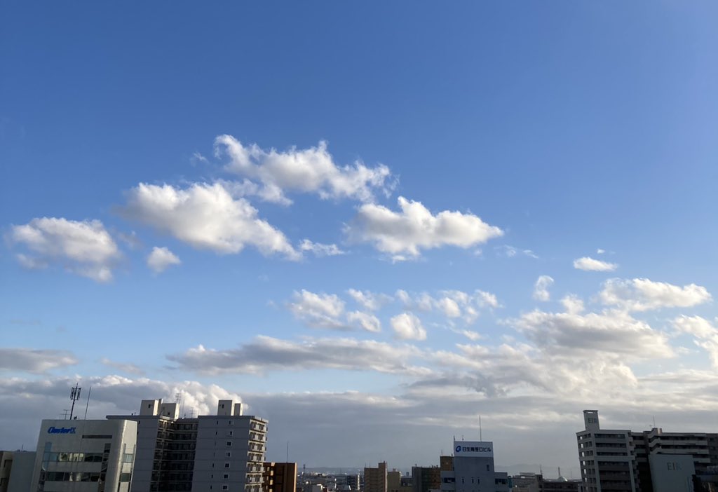 bluejam_mix's tweet photo. Niigata city 2023 Dec.

#niigata #sky #clouds
#新潟市 #冬晴れ #空と雲 https://t.co/kjvTR2x5WA