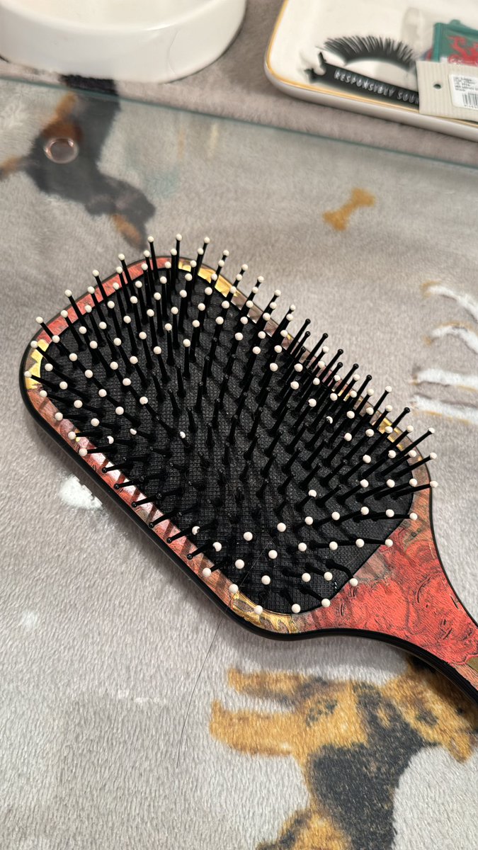 Livewire2004's tweet photo. Dear @Kentbrushes just want to bring this to your attention. Bought about 2 months ago.. the white bits are coming off. Can I please have a replacement for free? 
It was expensive so should not be expecting this. 

Thanks https://t.co/e8xXjnxAAt