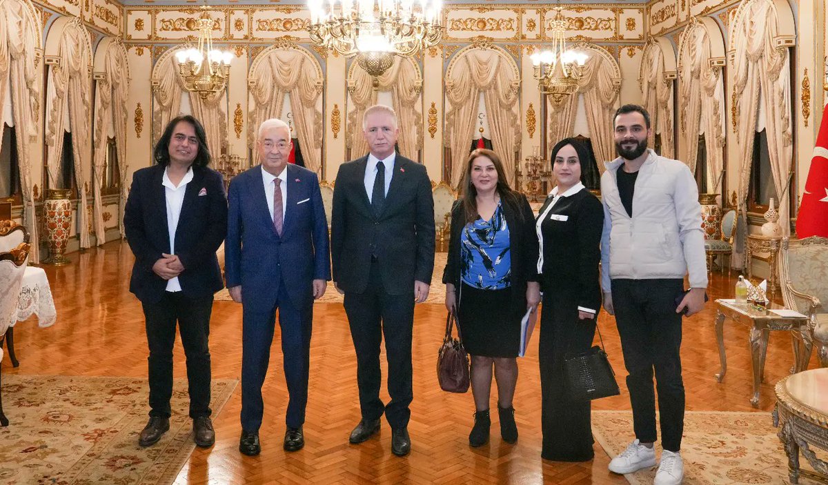 Ayseaydin1968's tweet photo. İSTESOB Başkanımız Sayın Faik YILMAZ Önderliğinde İstanbul Valimiz Sayın Davut GÜL ile İstanbul'daki Güzellik Salonlarının  Yaşadığı Tüm sorunları Aktararak Dosyamızı teslim ettik. Sayın Valimizin ilgi ve alakasından dolayı şahsım ve üyelerim adına Teşekkür Ederim.🇹🇷 https://t.co/XqmJHfQ5ah