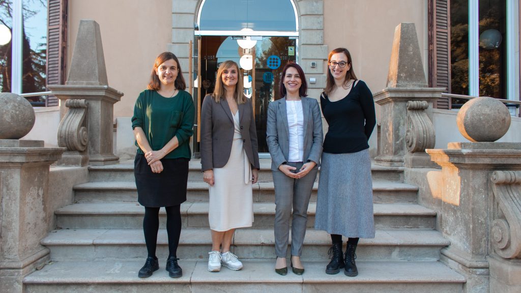 TMB_Barcelona's tweet photo. 🤝TMB s’adhereix a la plataforma de cooperació per la mobilitat urbana @carnetBCN 
👉 Participarà activament en la promoció i en la realització d’activitats de recerca i innovació que busquen enfortir el sector de la mobilitat al territori
➕https://t.co/hPx8toEz8p https://t.co/7v91Nauz1Y