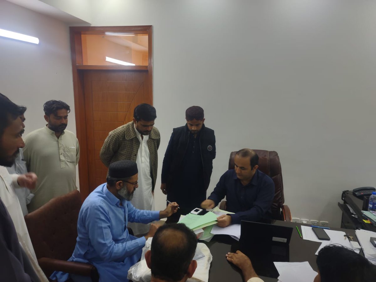 Mahmood_Jamot's tweet photo. پاکستان پیپلز پارٹی سابق ایم پی اے محمود عالم جاموٹ کے کاغذات نامزدگی حلقہ PS_87 ملیر پر بحال کر دئے گئے

اس موقع پر پاکستان پیپلز پارٹی PS_91/129 ضلع ملیر کے صدر جان عالم جاموٹ ، محبوب عالم جاموٹ ، عابد رضا بلوچ ، ندیم بلوچ اور دیگر بھی موجود تھے 
@BBhuttoZardari https://t.co/IC224uzQXa