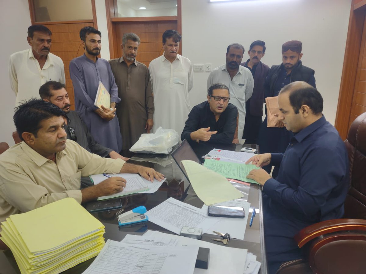Mahmood_Jamot's tweet photo. پاکستان پیپلز پارٹی سابق ایم پی اے محمود عالم جاموٹ کے کاغذات نامزدگی حلقہ PS_87 ملیر پر بحال کر دئے گئے

اس موقع پر پاکستان پیپلز پارٹی PS_91/129 ضلع ملیر کے صدر جان عالم جاموٹ ، محبوب عالم جاموٹ ، عابد رضا بلوچ ، ندیم بلوچ اور دیگر بھی موجود تھے 
@BBhuttoZardari https://t.co/IC224uzQXa