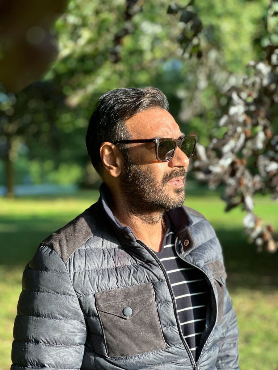 ajaydevgn's tweet photo. SPF-ready thanks to Nysa ☀️ https://t.co/bgsIKbc7iH