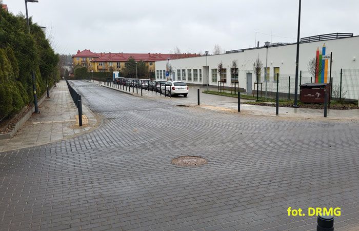 Osowa24pl's tweet photo. Nowa droga i przejścia dla pieszych

Wyniesione skrzyżowanie wraz z przejściami dla pieszych, chodniki oraz oświetlenie to nowe elementy, które powstały w pobliżu Zespołu Szkół Ogólnokształcących nr 2 w Osowej. 
https://t.co/JOB6BngMBu https://t.co/o5VZvWHwro