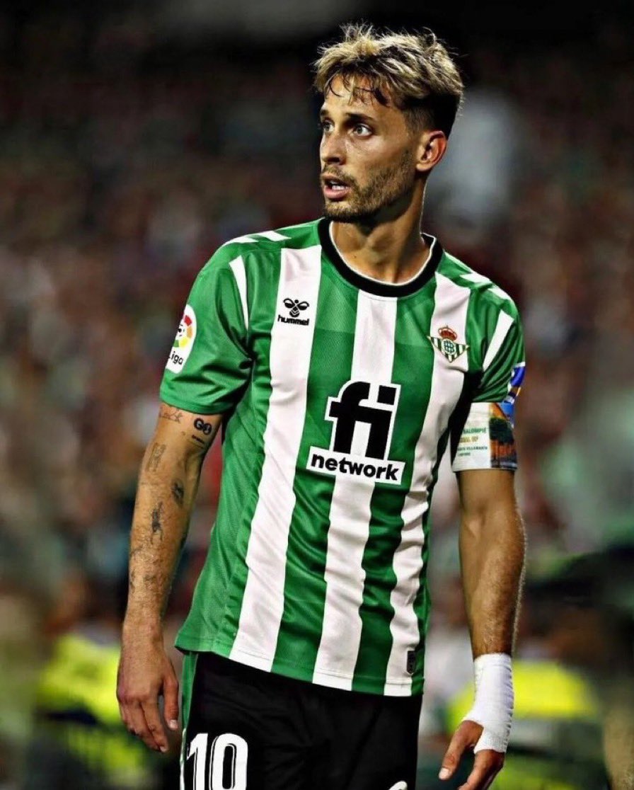 ElMagoBotas_'s tweet photo. La justicia ordinaria da la razón a Sergio Canales y al Betis y se la quita a Mateu Lahoz y a Medina Cantalejo.
Canales no tendrá que cumplir sanción ni tendrá que pagar multa alguna. 
Aunque ya no tenga incidencia deportiva para el Betis, Canales y el Betis han demostrado al mundo del fútbol que hay que ir con todo y sin miedo contra la federación cuando se tiene razón. 
Precedente histórico en el mundo del fútbol y varapalo gordo para la justicia deportiva.
Muy bien por el Betis y por Sergio Canales.