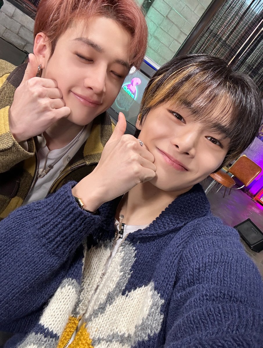 [SKZ-BEHIND📸]

운명이라는 "🐺" 분명이라는 "🦊"
맏막즈(+MC 🐷🐰)에 빠져들어 간 오늘의 투키즈쇼🌠

#StrayKids #스트레이키즈
#방찬 #BangChan
#창빈 #Changbin
#아이엔 #I_N
#2KidsShow #투키즈쇼
#YouMakeStrayKidsStay