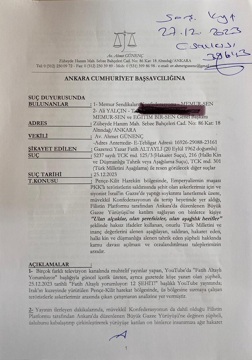 _aliyalcin_'s tweet photo. ‘Alçak’ , ‘Aşağılık’ ve ‘Şerefsiz’e Suç Duyurusunda Bulunduk!

Memur-Sen’in de dâhil olduğu Sivil Toplum Kuruluşları tarafından geçtiğimiz Pazar günü Ankara'da düzenlenen Büyük Gazze Yürüyüşü'ne katılan on binlerce insanımıza "ULAN ALÇAKLAR, ULAN ŞEREFSİZLER, ULAN AŞAĞILIK HERİFLER" diyerek onurlu Türk Milletini ve onun inanç değerlerini alenen aşağılayan, halkı kin ve düşmanlığa alenen tahrik eden sözde gazeteci Fatih Altaylı hakkında suç duyurusunda bulunduk. 

Ay Yıldızlı bayraklarıyla Anadolu meydanına akın eden vatandaşlarımızın "Şehitler ölmez vatan bölünmez!", "Kahrolsun İsrail, kahrolsun PKK!", Türkiye'de Gazze'de teröriste geçit yok!" sloganlarına kulaklarını tıkayan, eylemin amacını bile anlayamayan, Gazetecilik Mesleki İlkelerinden bi haber olan bu şahıs büyük bir gaflet içindedir.

Miting sonunda yapılan basın açıklamasında yer alan; “Kuzey ırak ve Pençe Kilit Harekât bölgesinde hayatını kaybeden şühedamız için, yarım asırdır topraklarını savunan Filistin’li şehitler için yürüdük, bu meydanda toplandık, çünkü işgalci İsrail'i eğiten ve donatan ABD aynı zamanda bu melun örgüt olan PKK'yı da eğitiyor, donatıyor ve cesaretlendiriyor. Ama biz asla ve asla topraklarımızı yalnız bırakmayacağız." ifadeleri bu şahıs ve eşrafı için en büyük cevaptır.

Ankara Adliyesi önünde bir araya gelip STK’lar olarak basın açıklaması yapıp, Fatih Altaylı hakkında savcılığa yüzlerce suç duyurusunda bulunduk.