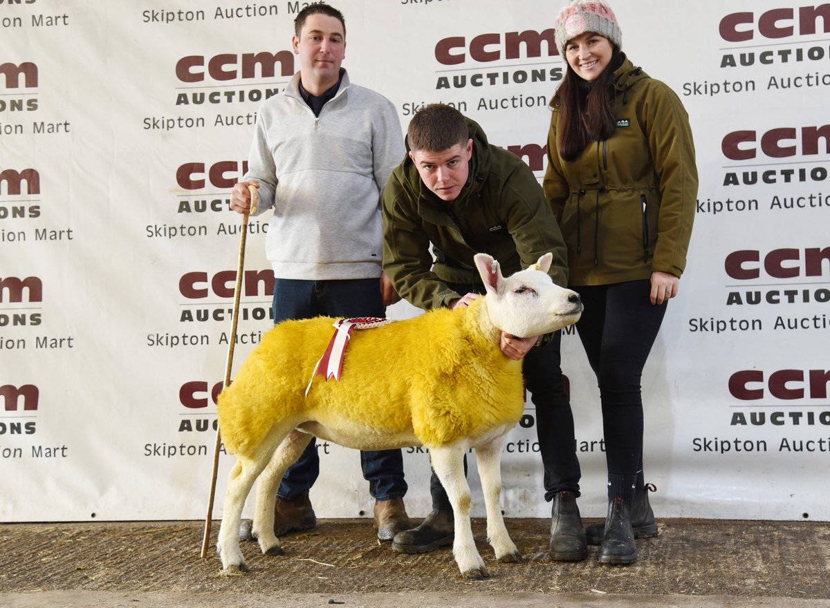 Miss Henery tweet media