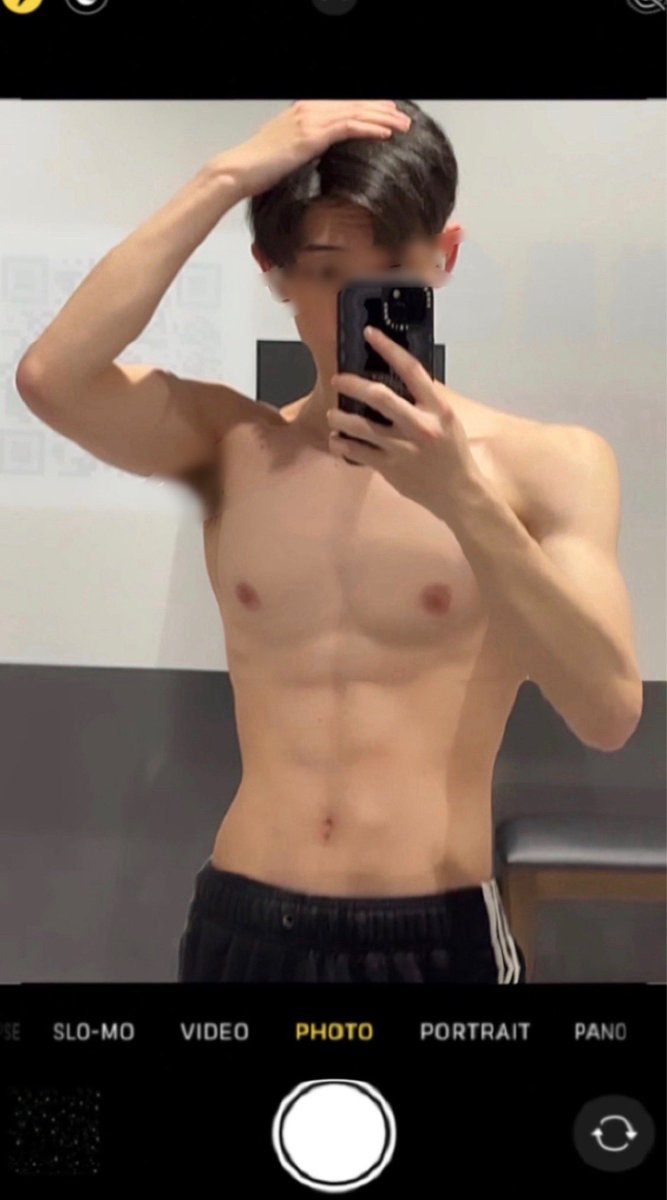 久しぶりの筋トレ
死にました🙃

오랜만의 근육 트레이닝🥹
조금만 더 가슴을 주세요ㅎㅎ