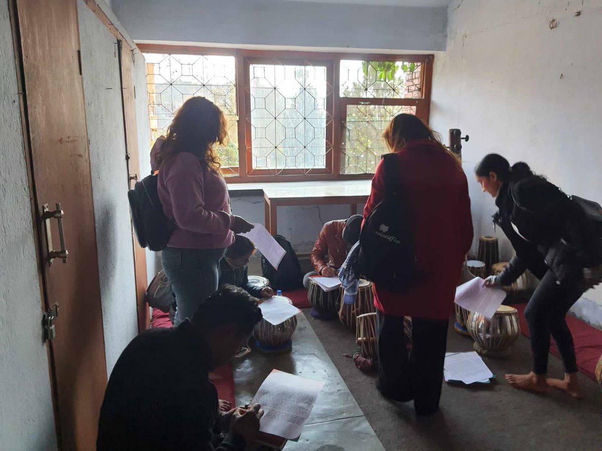 BinodDeuba's tweet photo. संगित साधना बाट एकछिन बिश्राम लिएर ललितकला क्यामपसका साथीहरुले पनी त्रिवी उपकुलपति खुल्ला प्रतिस्पर्धाबाट हुनु पर्छ भनेर प्रधानमन्त्री/कुलपती लाई पत्र लेख्नु भयो ।
#studentmovementfortureform #vcbyopenselection #nepalstudentunion #savetu #tureform https://t.co/LOMzhCGHUQ