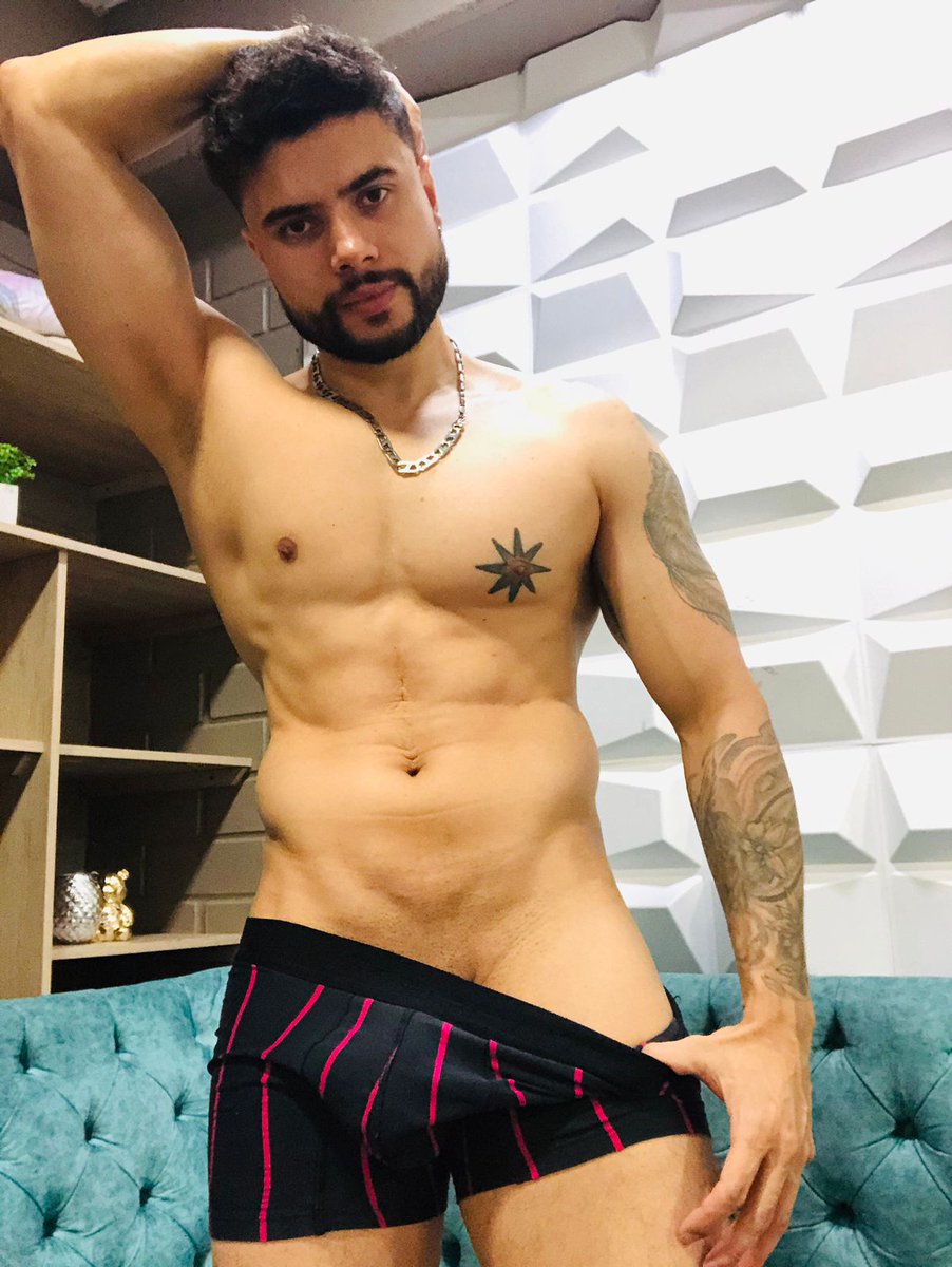 KroyWood's tweet photo. Visit me live soon on my favorite page🍑🥵
@chaturbat @stripchat 
cb     :https://t.co/9ENHlucxI3
strip :https://t.co/wwlzEDtW45
#muscles #biceps #tattoo #model #chaturbate https://t.co/P6SDK8d4VL