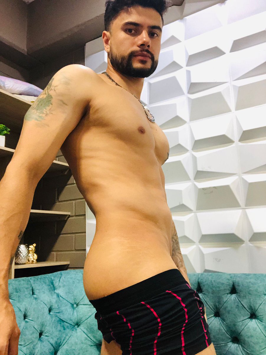 KroyWood's tweet photo. Visit me live soon on my favorite page🍑🥵
@chaturbat @stripchat 
cb     :https://t.co/9ENHlucxI3
strip :https://t.co/wwlzEDtW45
#muscles #biceps #tattoo #model #chaturbate https://t.co/P6SDK8d4VL
