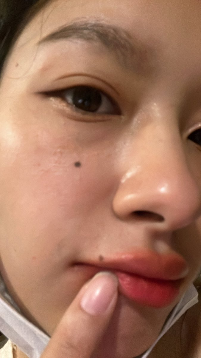 panlyyy's tweet photo. พอลองผสมสีลิปเล่นๆ
ได้ฟิลแบบกินเผ็ช แฉบปาก🫦🤓 https://t.co/tbqDKETUSl