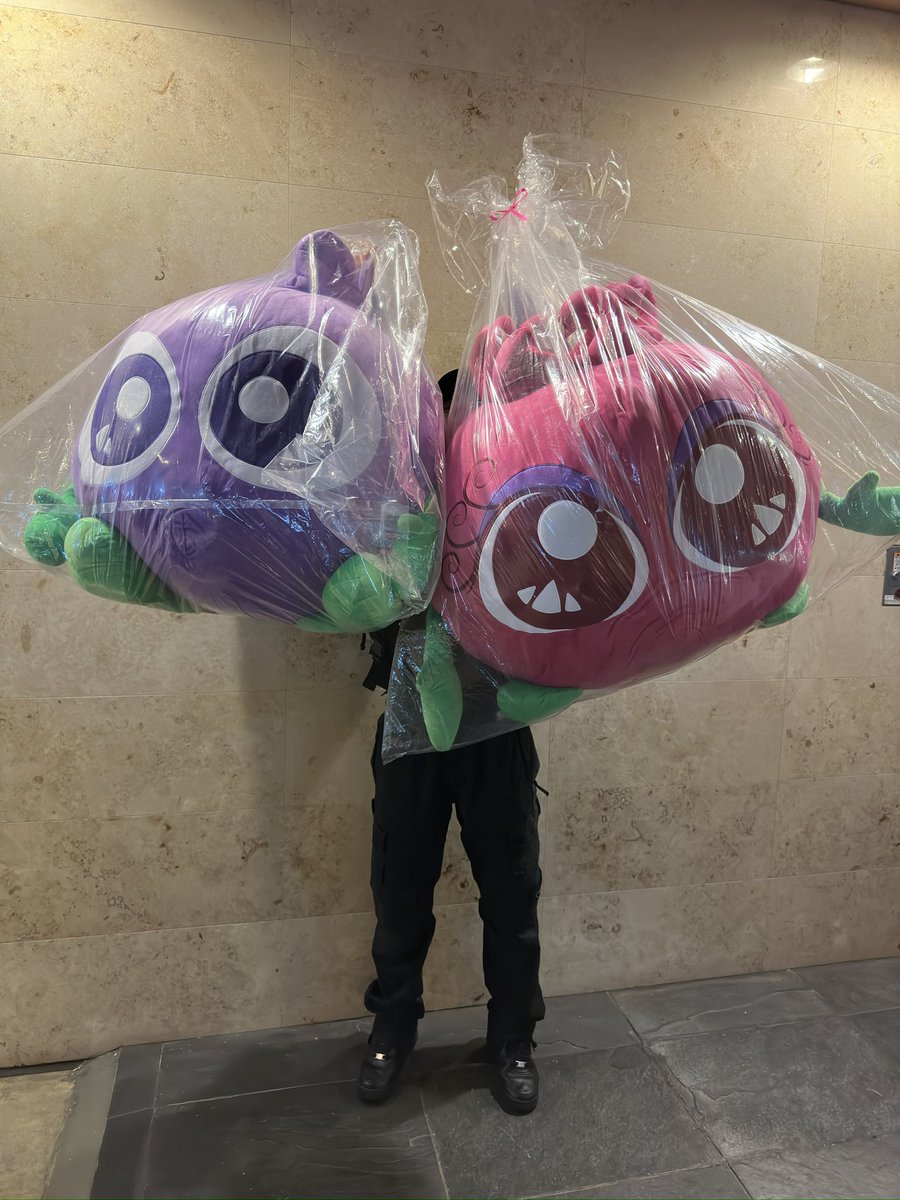 Shunta_JB's tweet photo. justin bieberと同じで2個買い❤️‍🔥
激かわです、ありがとうございます😭
#ブルブルくん表参道 
@WAKASASEIKATSU 
@justinbieber https://t.co/SSVfIl4iCj