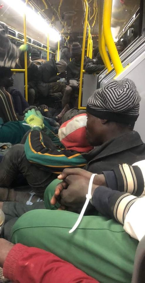 brirmijihed's tweet photo. 1/Disturbing photos from #Tunisia show #Sub_Saharan asylum seekers handcuffed on expulsion buses, barely fed during long trip. Destination unknown, maybe Algerian borders.
#Tunisia :This isn't our culture.We don't harm those in need. https://t.co/HvDdhw2MSe