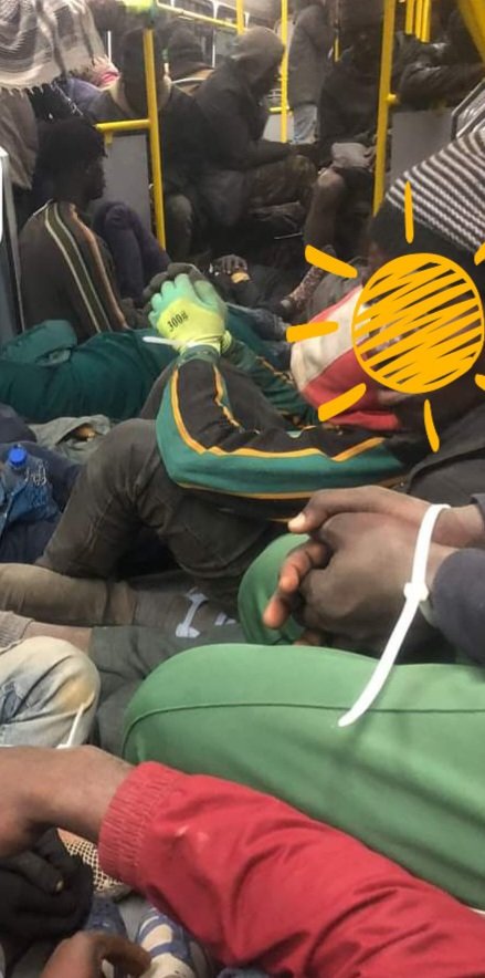 brirmijihed's tweet photo. 1/Disturbing photos from #Tunisia show #Sub_Saharan asylum seekers handcuffed on expulsion buses, barely fed during long trip. Destination unknown, maybe Algerian borders.
#Tunisia :This isn't our culture.We don't harm those in need. https://t.co/HvDdhw2MSe