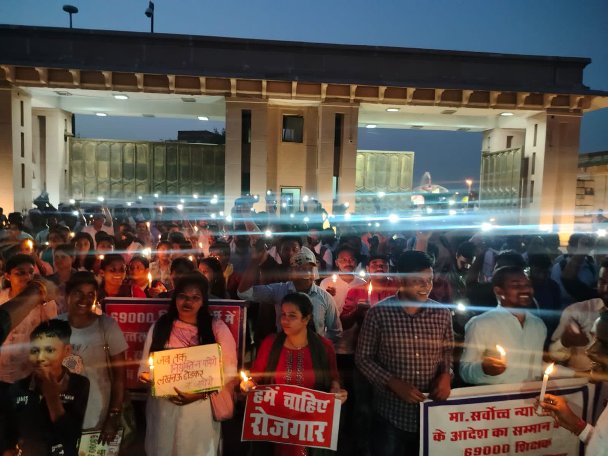 <a href="/ChiefSecyUP/">S.P. Goyal, Chief Secretary, GoUP</a> <a href="/sanjaychapps1/">Sanjay Prasad</a> <a href="/myogiadityanath/">Yogi Adityanath</a>

#Yogi_ji_follow_supreme_court_order माननीय मुख्यमंत्री जी एक नंबर से पीड़ित छात्र हम लोग डेढ़ सौ दिन से लगातार अधिकारियों के चक्कर काट रहे हैं धरना दे रहे हैं यहां तक की कैंडल मार्च निकाले लेकिन सुप्रीम कोर्ट का सम्मान नहीं हो रहा है