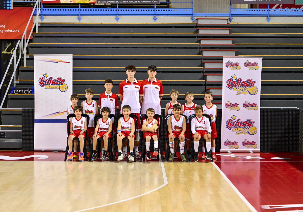 basquetsalle's tweet photo. 🔴⚪️ EQUIPS DEL CLUB

😍📸 Avui us presentem l’equip d’ESCOBOL MASCULÍ de 2n de Primària.

💪🏼🏀 Jugadors que disputen la competició d’Escobol de la Federació. Esteu creixent molt ràpid nois!!! #somsalle https://t.co/7nZnagj9Bn