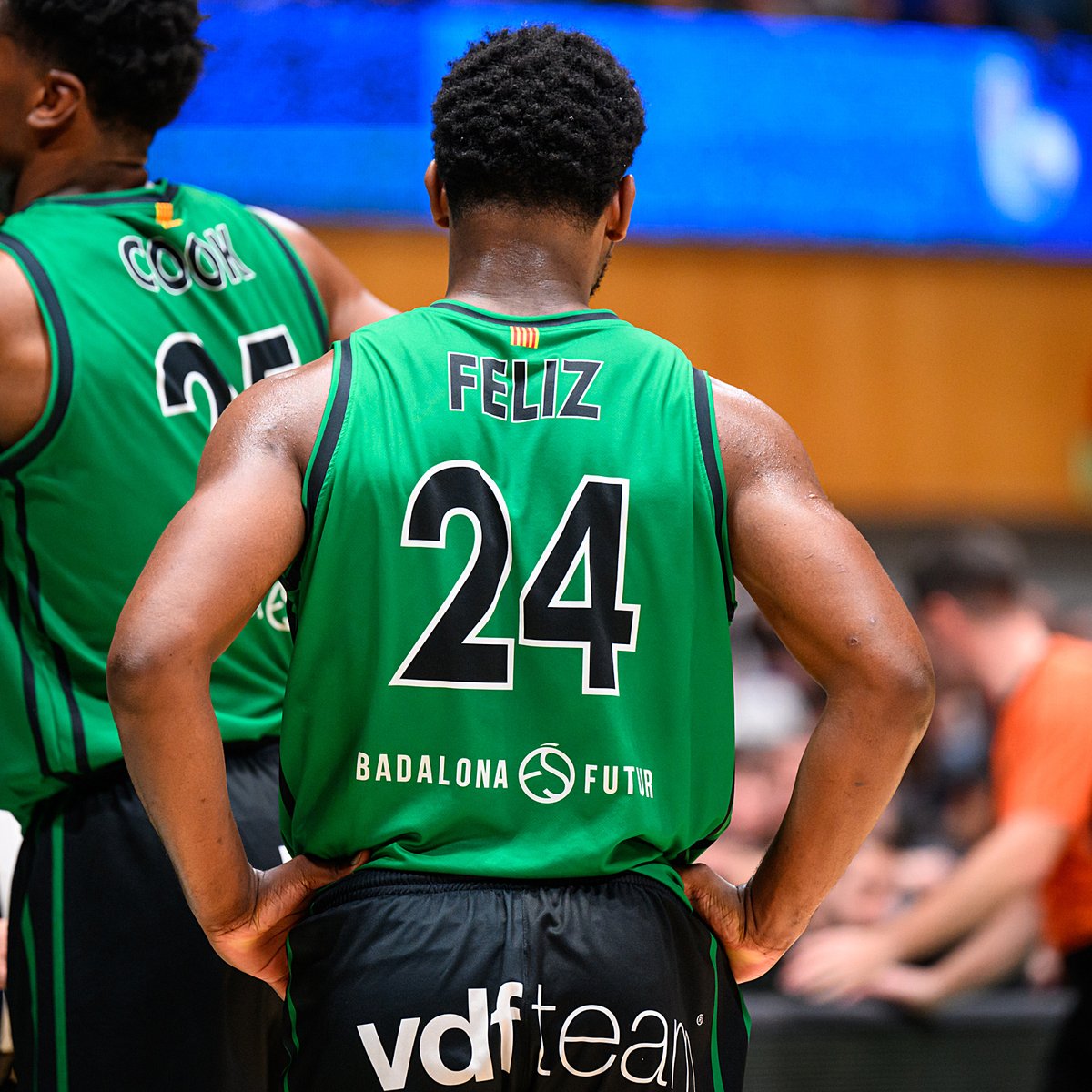 🟢⚫️ Família verd-i-negra, que sigui un gran any per a tots i totes. Força Penya!

#BadalonaÉsFutur