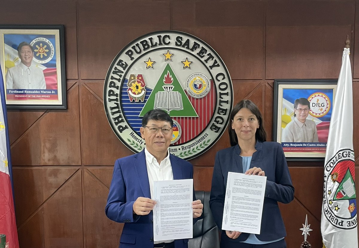 MoU between @CollegiumC & Philippine Public Safety College signed today! New projects coming soon 🇵🇱🤝🇵🇭 #internationalsecurity #internationalcollaboration 
@PLinManila @PTBNonLine