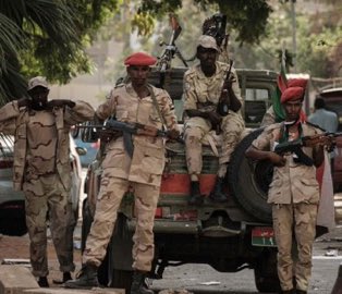 a5medv's tweet photo. شركة السكر السودانية:
نهب كل العربات الصغيرة والكبيرة التي تعمل بالمصانع وعددها يفوق الـ 750 عربة بجانب نهب وسرقة كل المخزون من الأسمدة والمبيدات، ونهب مستودعات الوقود ومخازن الكيماويات ومواد التعبئة والجوالات الفارغة ومخازن قطع الغيار للورش الزراعية

المرتزقة قاعدين ينهبوا البلد https://t.co/uFJpZLgSvC
