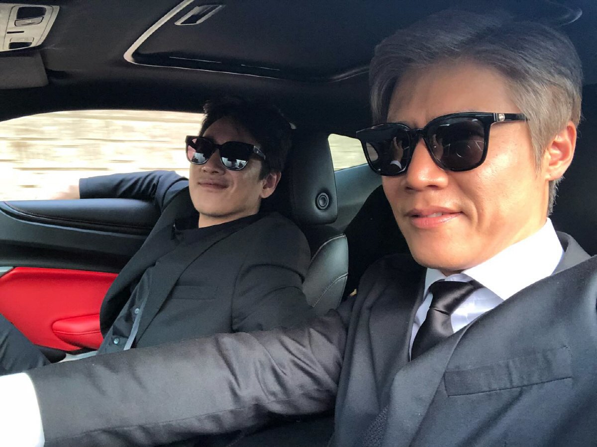 Seon_Dimples's tweet photo. Actor Park Ho-san, who worked with the late  #LeeSunKyun on 'My Mister', expressed his condolences &amp; saying, "Now that you're lying down, take it easy. Now stretch out your legs, erase all your heartache, and sleep comfortably. Rest comfortably, my warm little brother."

💔😢 https://t.co/z4a2KR58Ly