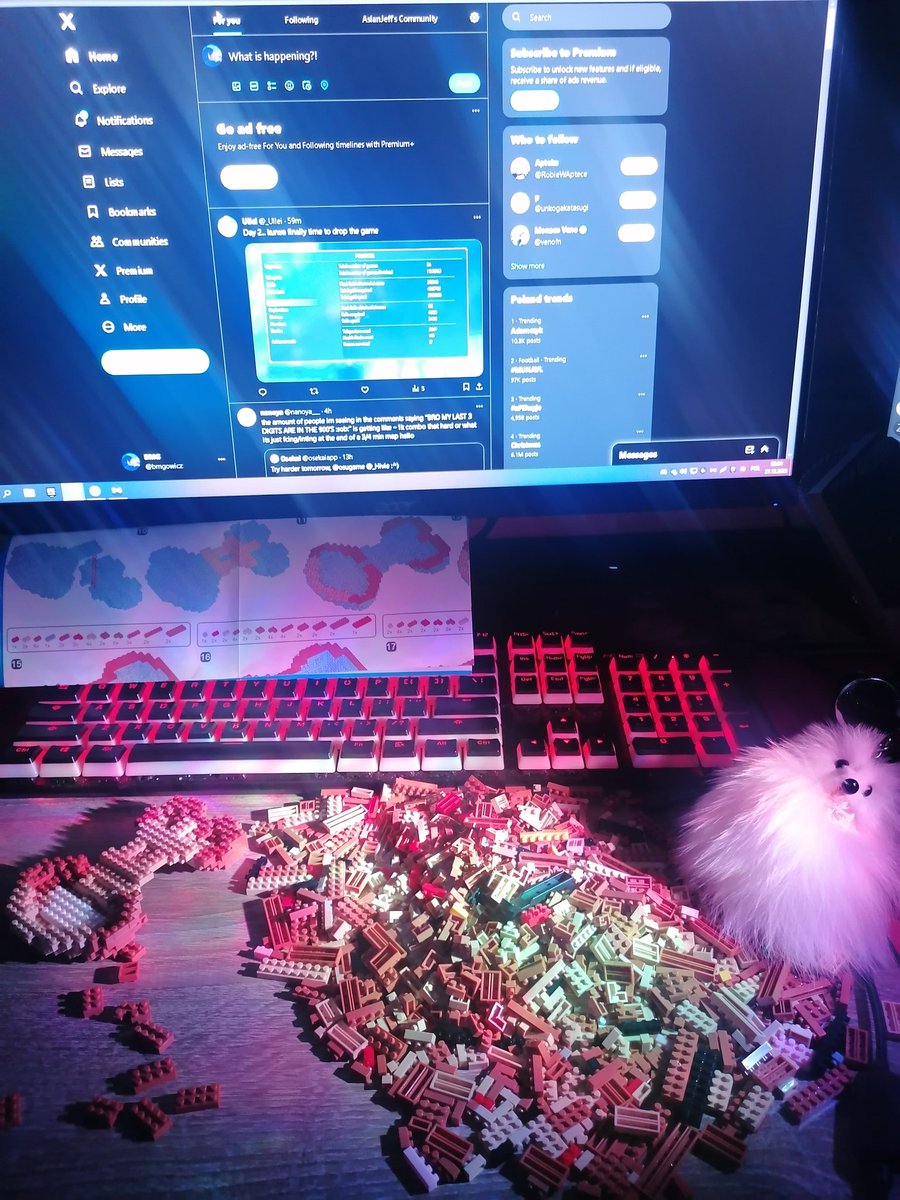 Was having a rough night cuz of anxiety attack mixed with a lot of sad thoughts, so i decided to get out of bed and assemble lego ver. of shiba inu that my Sister gave me for christmas while listening to music, pretty happy with the result :)