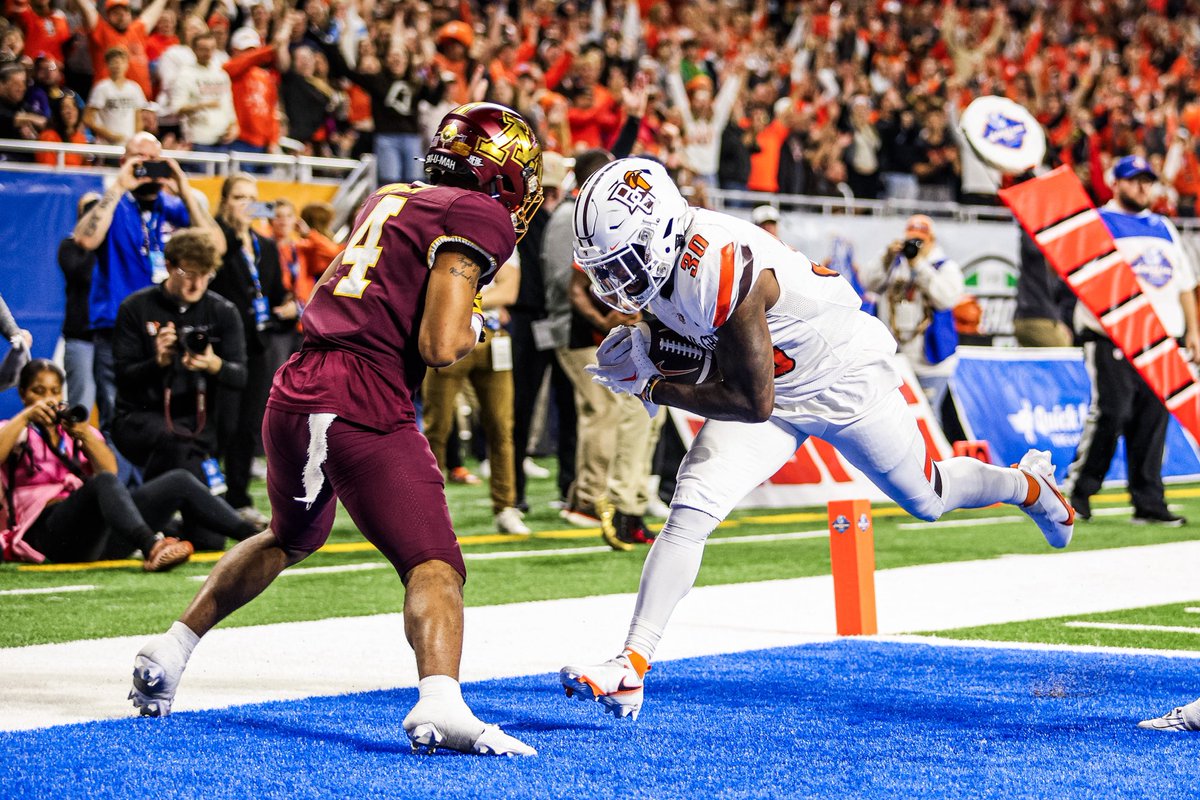 CoachBWhite7's tweet photo. #WakeUpFlying Proud to coach this fearless, selfless, relentless BG Warrior @Paystaytrill Former Walkon who just worked and believed in himself…..:will finish his career with what’s important…..an education…already a BG grad….soon will have his master’s degree…..Hire this guy….you and ur company will WIN!