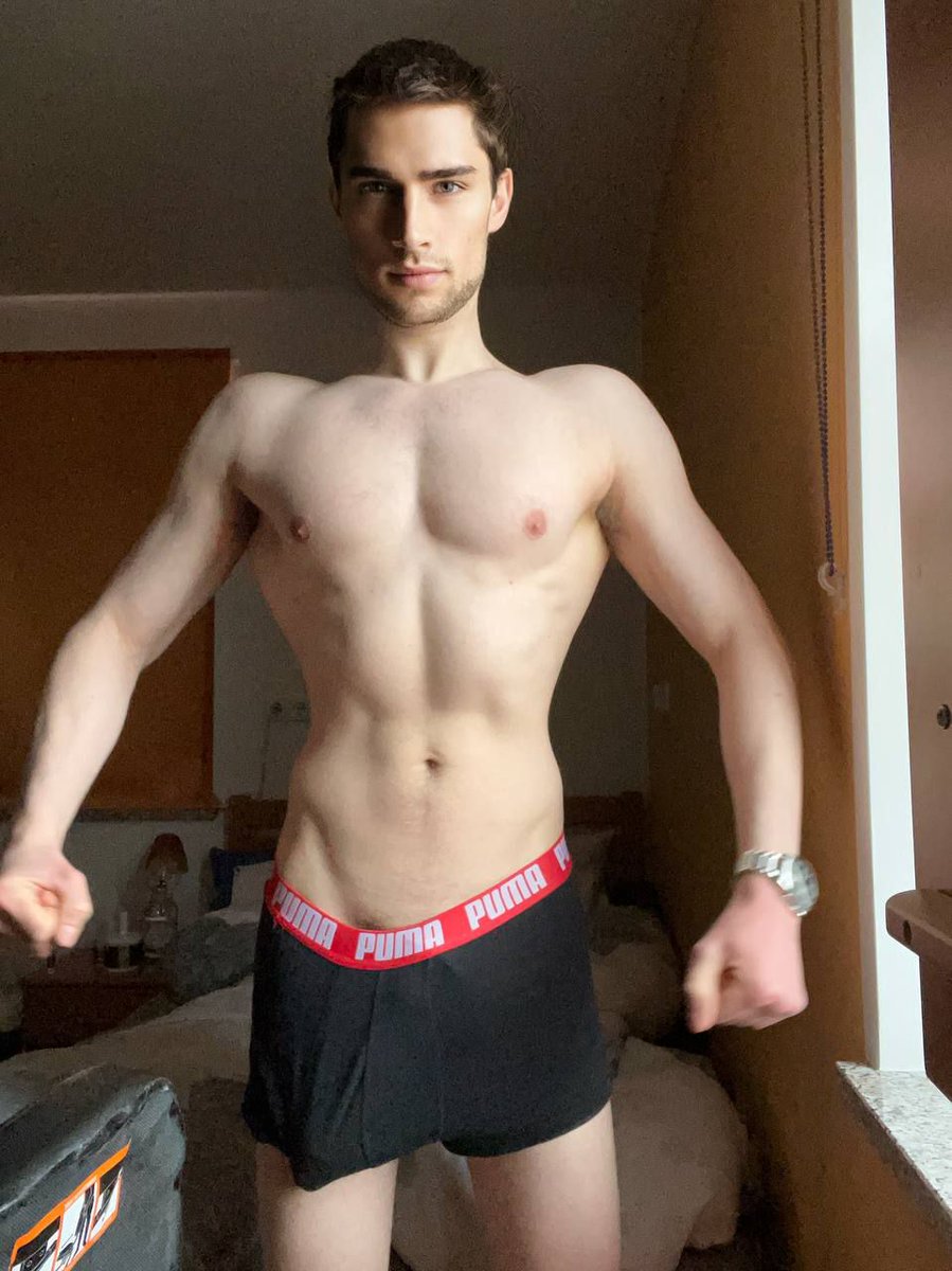 Jonasem2020's tweet photo. I’m so wet and hard right now 😯 https://t.co/3WP2gfoQzT