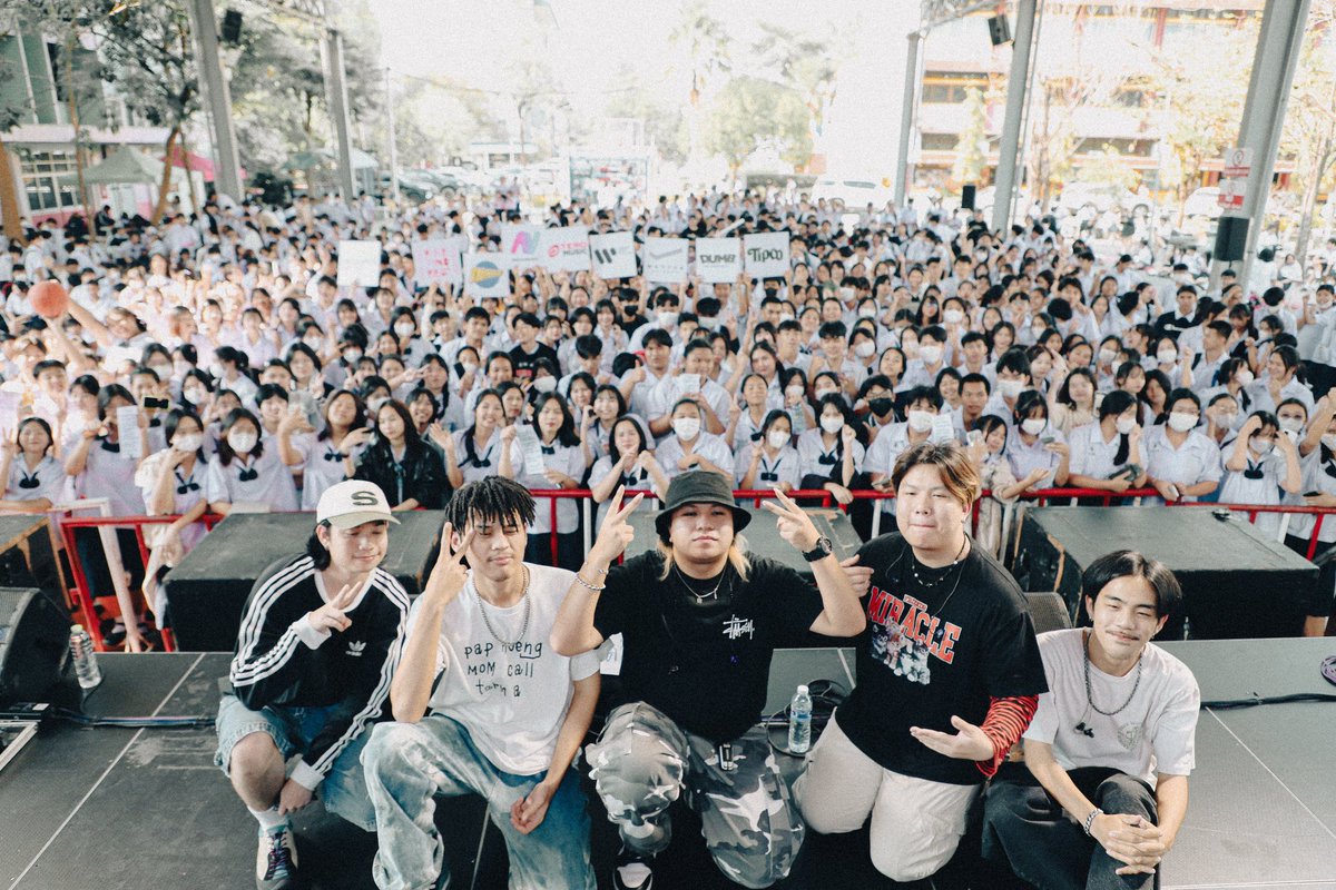 teromusicth's tweet photo. #ห้องปกคอนเทอม2 โรงเรียนสุดท้ายกับ โรงเรียนมัธยมวัดสิงห์
🙏🏻ขอบคุณน้องๆ ทุกคนที่มาร้องเพลงด้วยกัน และขอบคุณคุณครูที่น่ารัก ที่ต้อนรับพวกเราเป็นอย่างดี 🥰

@warnermusicth
#TeroMusicXWarnerMusicThailand
#TeroMusicClassRoom
#TeroMusic #WarnerMusicThailand
#Macrowave #WayferRecords https://t.co/sltQ3VxDSB
