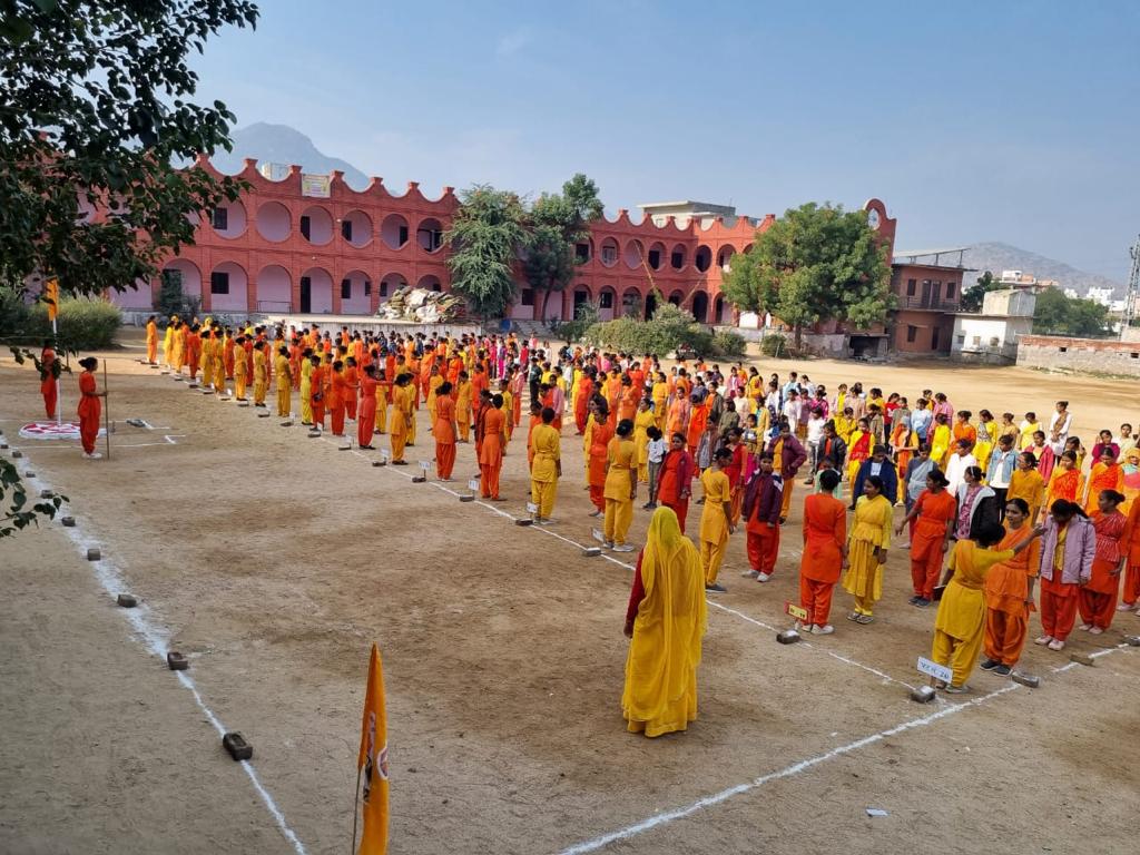 shri_kys's tweet photo. जालौर में बालिका प्राथमिक प्रशिक्षण शिविर संपन्न

जालौर शहर में स्थित विद्या भारती स्कूल में चार दिवसीय बालिका प्राथमिक प्रशिक्षण शिविर 24 से 27 दिसंबर क�� अवधि में आयोजित हुआ। शिविर का संचालन रश्मि कंवर देलदरी ने किया। 1/2 https://t.co/t0gqaQ4XdG