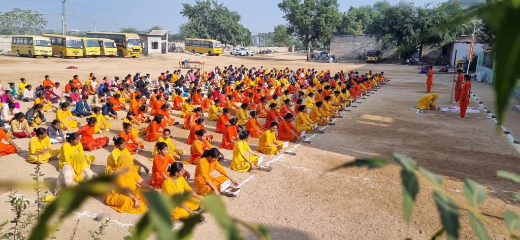 shri_kys's tweet photo. जालौर में बालिका प्राथमिक प्रशिक्षण शिविर संपन्न

जालौर शहर में स्थित विद्या भारती स्कूल में चार दिवसीय बालिका प्राथमिक प्रशिक्षण शिविर 24 से 27 दिसंबर क�� अवधि में आयोजित हुआ। शिविर का संचालन रश्मि कंवर देलदरी ने किया। 1/2 https://t.co/t0gqaQ4XdG
