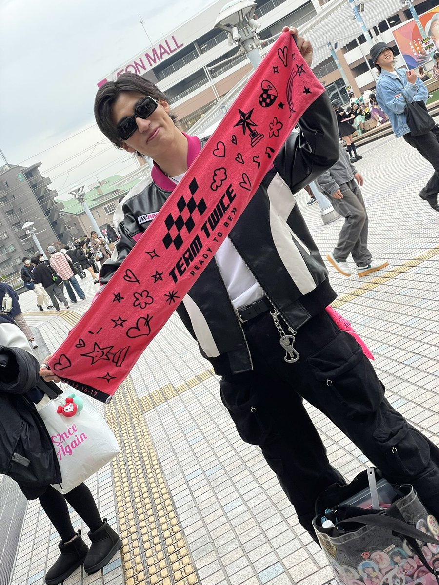 ren99once's tweet photo. 2023の目標達成☺️TWICEダイエットで30キロ痩せることが出来ました！方法は腹減ったらTWICEに痩せた姿をお見せする事だけ、ひたすら考えて唾飲み込む。ただそれだけ。愛て偉大。
95→65 https://t.co/8hpWc7BSUS