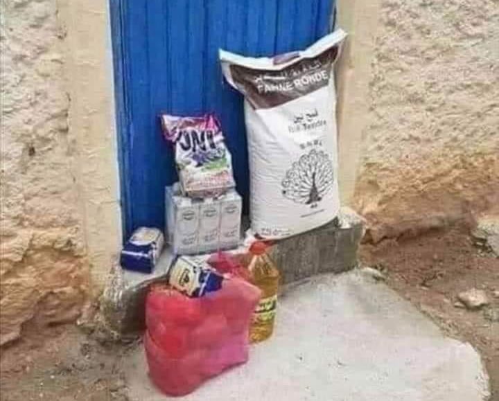 AfricanHub_'s tweet photo. Someone said: This is how to give to charity. Stop parading the poor family on social media so that you get likes.

Your Comments on this... https://t.co/I5IHcuU6ob