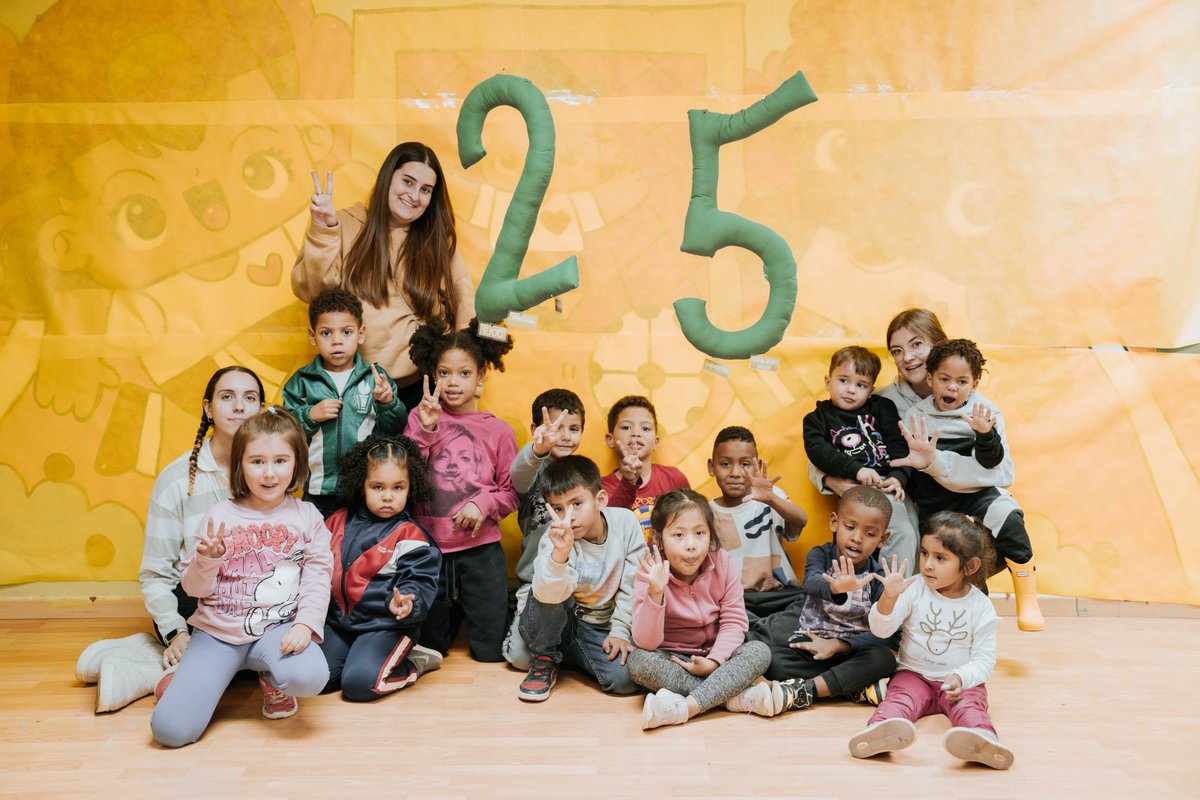 FundacioEJC's tweet photo. Posem punt i final a la celebració del nostre #25èaniversari i compartim amb vosaltres algunes imatges dels nostres #projecteseducatius, que han volgut celebrar-lo amb nosaltres ✨🎁 https://t.co/zyHpMM6DSn