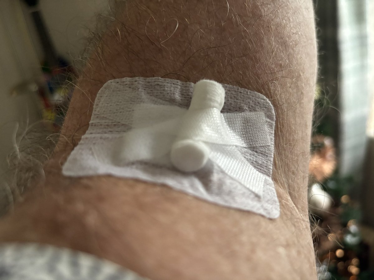 A slightly late Christmas present - but possibly the most valuable one. If you haven’t given blood before, it’s so easy to do, and can quite literally be the difference between life and death… contact @GiveBloodNHS for details… #eastend #blooddonor