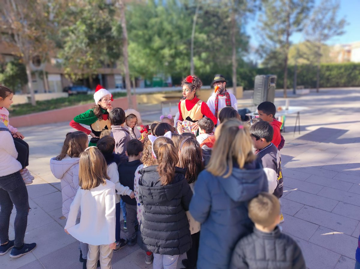 👏🏽Hui hem gaudit al📍parc Salvador Castell de l'𝐀𝐍𝐈𝐌𝐀𝐂𝐈Ó 𝐋𝐄𝐂𝐓𝐎𝐑𝐀 𝐍𝐀𝐃𝐀𝐋𝐄𝐍𝐂𝐀 "𝐄𝐥 𝐂𝐚𝐬𝐜𝐚𝐧𝐮𝐞𝐜𝐞𝐬".🎄🌟📕✨ 
Una activitat teatralitzada molt divertida!😊🥰

Gràcies a totes i tots! Esperem que vos haja encantat!❤️💞