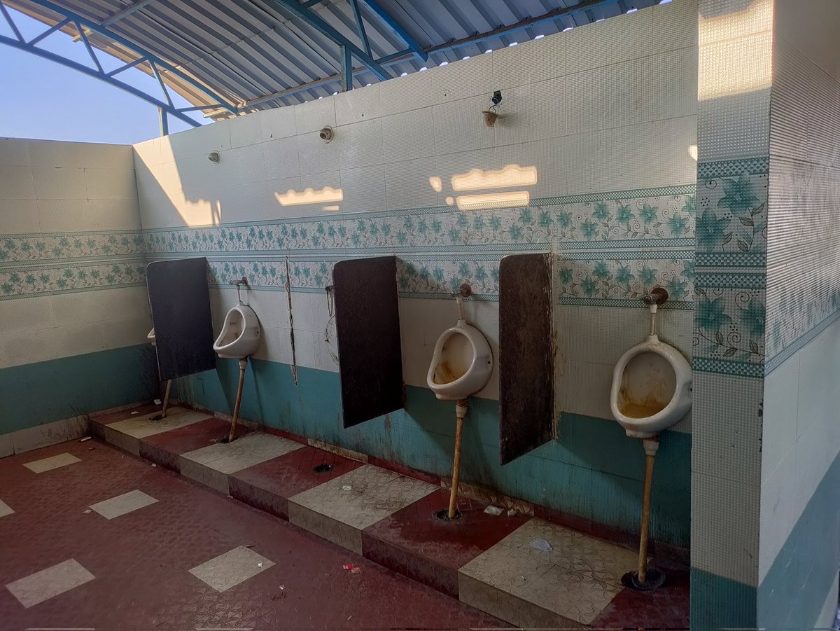 sujayshet7's tweet photo. @NHAI_Official @nitin_gadkari @TeamSwachh @SwachhBharatGov

https://t.co/P5uiPaP0Wh
Chitradurga, Karnataka 577558
The public toilet on the National Highway in Karnataka is in a Pathetic Condition..
Kindly do the needful as this will help women and children..🙏 https://t.co/HfxxuxTN1D